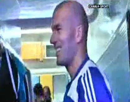 Reportage sur Canal + sur Zinedine Zidane en Algerie pour le match Algerie 82 – France 98