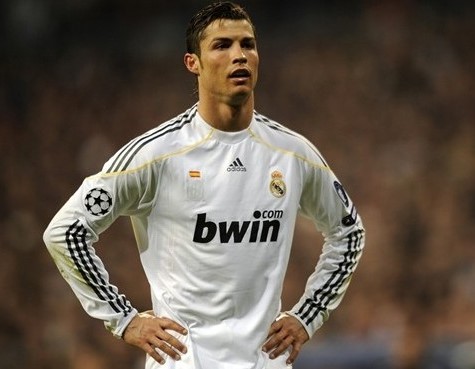 Sous le choc après l&rsquo;élimination du Real Madrid, la presse espagnole fustige le projet galactique de son président