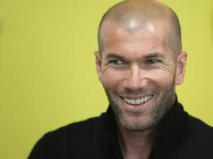 Zinédine Zidane spectateur d&rsquo;Algérie-Serbie avec son père