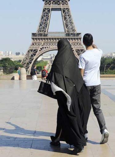 Débat sur l’interdiction de la burqa : La Mosquée de Paris s’en mêle
