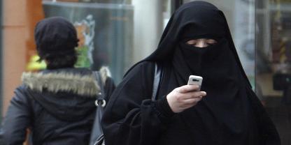 France, Voile intégral : le gouvernement prépare une loi d&rsquo;interdiction générale