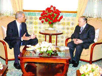 Le ministre américain de la Justice Eric Holder à Alger «L’Algérie et les Etats-Unis doivent travailler ensemble face au terrorisme, le trafic de drogue et la cybercriminalité»