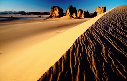 Plus de 1.500 pièces archéologiques saisies à l&rsquo;aéroport de Djanet depuis le début de l&rsquo;année