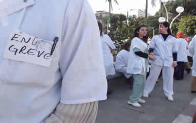 Sit-in des praticiens de la santé publique, Ouyahia interpellé