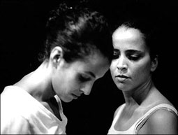 Spectacle de danse Nacéra Belaza à la salle Ibn Zeydoun, Sous des pas de «Sentinelles»