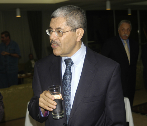 100 millions DA pour les clubs de football