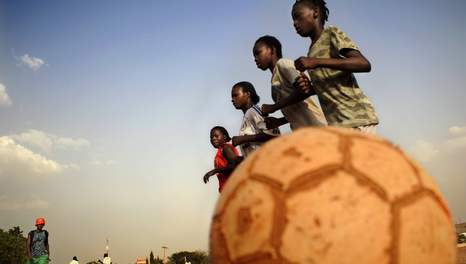Afrique du Sud : à l’ombre des stades fleurit la misère