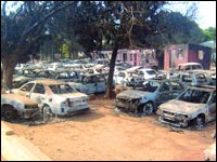 La mort d’un jeune contrebandier enflamme Maghnia : 300 véhicules brûlés dans un dépôt des douanes