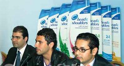 Lié par un contrat de 15 mois Antar Yahia, ambassadeur de Head and Shoulders en Algérie