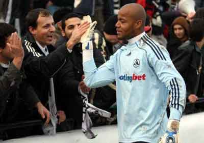 Sir Alex Ferguson va le mettre à l&rsquo;essai, M&rsquo;Bolhi aujourd&rsquo;hui à Manchester