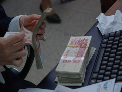 Tout est permis pour devenir riche, Les jeunes et la soif inextinguible de l’argent