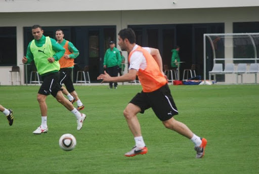 Anthar Yahia «Honoré de porter le brassard, mais Mansouri reste notre premier capitaine»