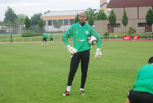 Chaouchi forfait, Mboulhi titulaire