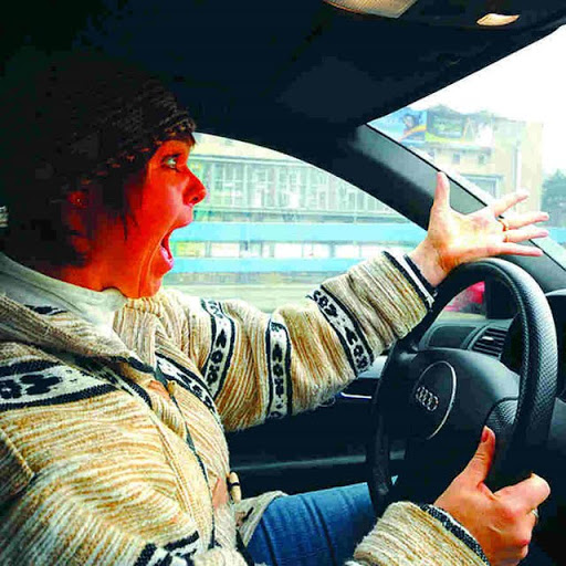 Insultes, drague et vol à la portière  250 000 conductrices sous pression