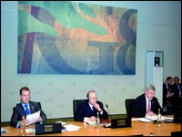 L’aide au développement à l’afrique tarde à venir Bouteflika réclame l’argent promis par le G8