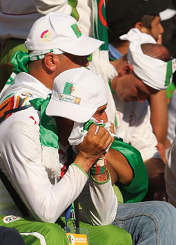 Les Algériens au lendemain de la défaite des Verts : Déçus, mais l’espoir demeure