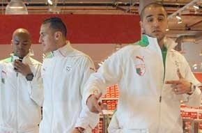 Les joueurs créent l’événement au Shopping Center de Puma