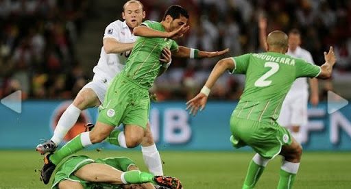 Raouraoua sur la main courante durant l’échauffement