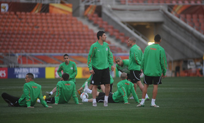 Séance de « décrassage » des Verts en nocturne au stade d&rsquo;Ugu