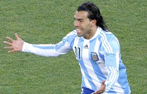 Tévez  «Hier, Maradona m’a dit : ‘Carlitos, c’est toi qui marqueras demain’»