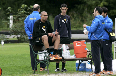 Dejbbour pourrait prolonger avec l’AEK en septembre Stavros Adamidis (Pdt du club) : «Pour l’instant, nous n’avons aucune offre pour lui»
