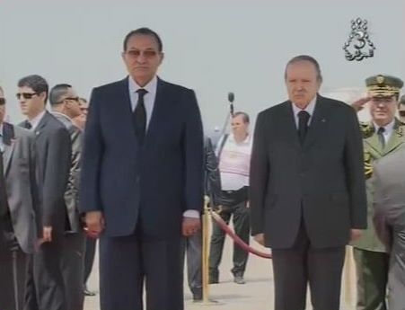 Hosni Moubarak en Algérie