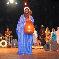 La musique targuie et le flamenco se rencontrent à la 7è soirée du Festival de Timgad