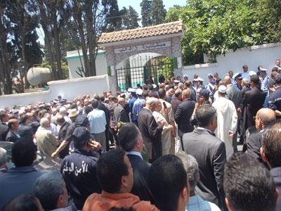 Mustapha Bouteflika inhumé dans l’intimité familiale : Une foule nombreuse a accompagné l’homme à sa dernière demeure