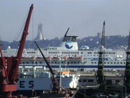 Nouveau scandale au port d’Alger : Saisie de 10 talkies-walkies dans un “colis mystérieux”