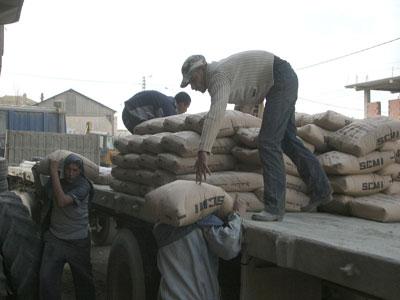 Pour faire face à la flambée des prix :L&rsquo;Algérie va importer 350 000 tonnes supplémentaires de ciment