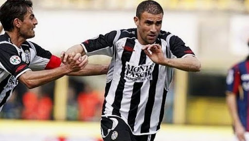 Sienne et Bari pour discuter du transfert de Ghezzal