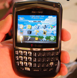 500 000 abonnés BlackBerry en Algérie Benhamadi n’écarte pas son interdiction