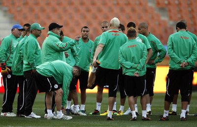 La fin de la période des transferts tombera en plein stage : Le stage ou les transferts ? Un nouveau dilemme pour Saâdane