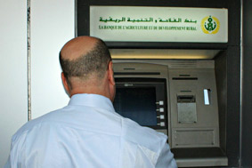 Plus que la moitié des 9 millions de cartes de paiement électronique ne sont pas utilisées 2.8 millions de cartes de paiements d’Algérie Poste hors service