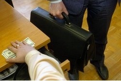 Pris la main dans le sac, l&rsquo;ex-maire d’El Bouni (Annaba) condamné à trois ans de prison pour corruption