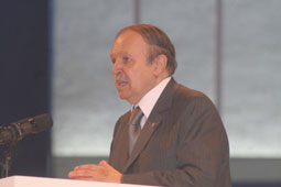 Bouteflika insiste sur la nécessité du développement durable