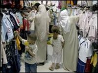 Epuisées par le Ramadhan, les familles face aux nouvelles dépenses de la rentrée scolaire