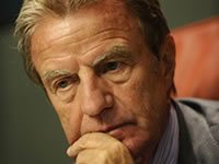 Il a émis le souhait d’une visite dans notre pays : Kouchner est-il bienvenu à Alger?