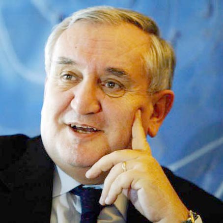 La France s’emploie à réchauffer ses relations avec l’Algérie  Deux envoyés de Sarkozy à Alger