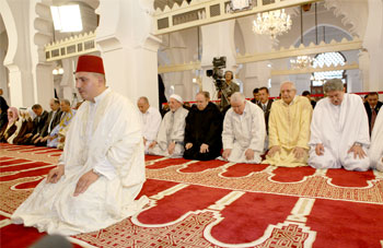 Le Président Bouteflika accomplit la prière de l&rsquo;Aïd El-Fitr à la Grande Mosquée d&rsquo;Alger