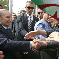 Le Président Bouteflika préside une réunion d’évaluation du secteur de la justice