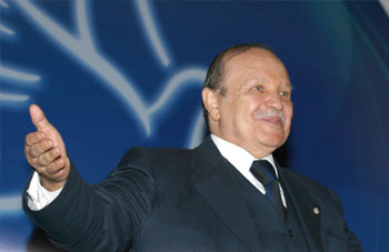 Le Président Bouteflika : “Unissons-nous pour la paix”