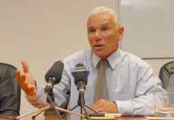 M. Halim Ben Attallah ouvre le dialogue avec les associations algériennes à l’étranger  Il prospecte la situation des lieux de culte et de la communauté