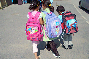 Parents et médecins en Algérie s’inquiètent du poids des cartables