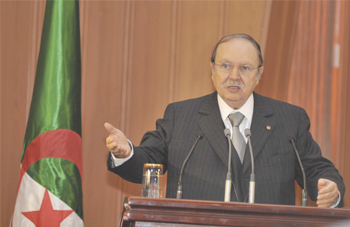 Bouteflika à propos du régime indemnitaire à l’université «Un principe de récompense du mérite»