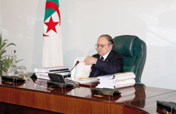 Bouteflika opère un mouvement dans le corps des walis