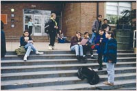 Ils parlent le français, l’anglais ou l’arabe littéraire, Ces enfants éloignés de leur langue maternelle