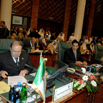 Le Président Bouteflika appelle à une réforme urgente du système de l&rsquo;action arabe commune