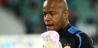 M’bolhi est arrivé hier à 17h40