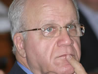 Relations Algéro-Françaises , Alger porte un regard d’espoir